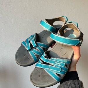Teva Women’s blue and gray crossover sandals